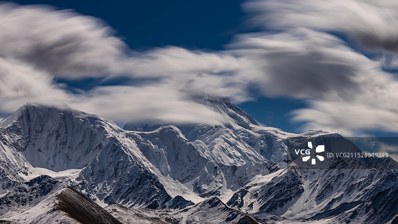 中国四川甘孜州-横断山区大雪山脉主峰-木雅贡嘎图片素材