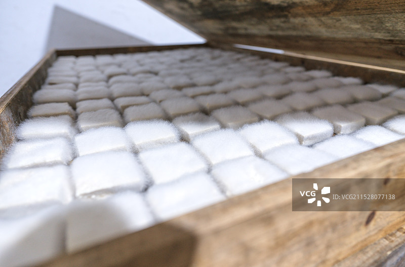 传统食品加工：发酵中的安徽特产毛豆腐图片素材