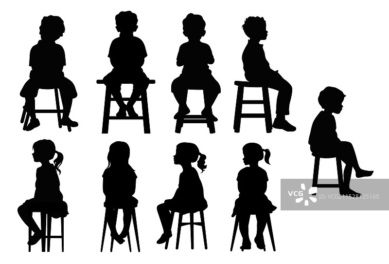 小男孩和小女孩坐在椅子上图片素材