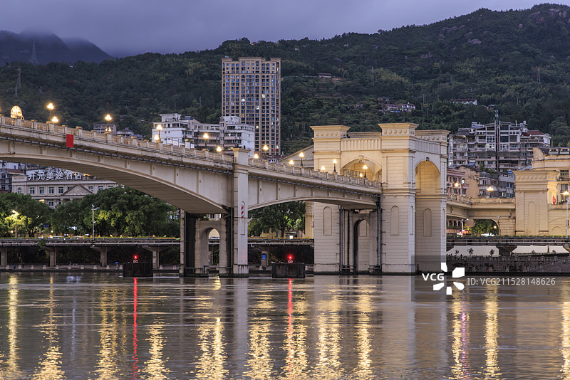 青田网红桥，景云步行桥瓯江风景，傍晚暮色图片素材