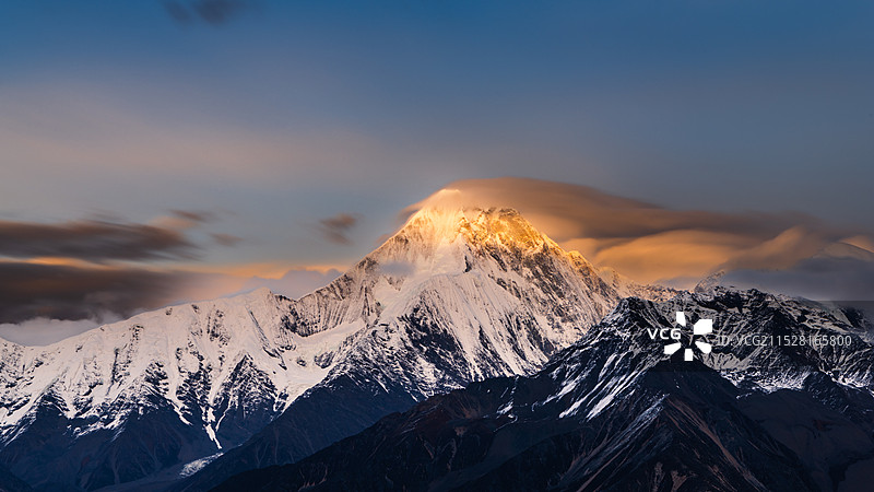 中国四川甘孜康定子梅垭口-川西雪山-横断山区-大雪山脉主峰-木雅贡嘎-日照金山图片素材