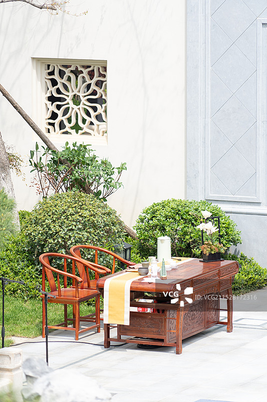 庭院里的茶桌图片素材