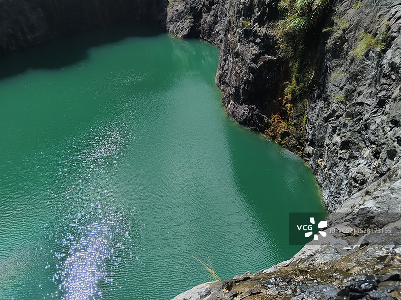 废弃的矿坑图片素材