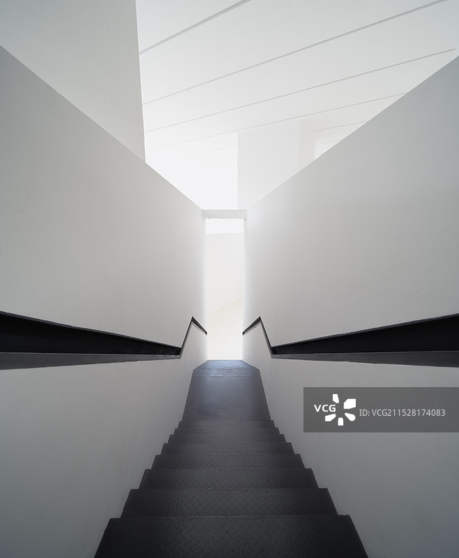 白色楼梯图片素材