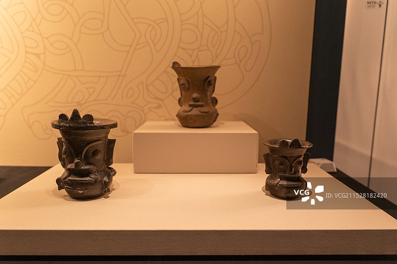 特奥蒂瓦坎考古遗址博物馆文物特奥蒂瓦坎文化雨神形象祭祀用陶罐图片素材