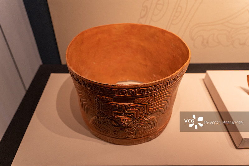 特奥蒂瓦坎考古遗址博物馆文物特奥蒂瓦坎文化雨神纹陶罐图片素材