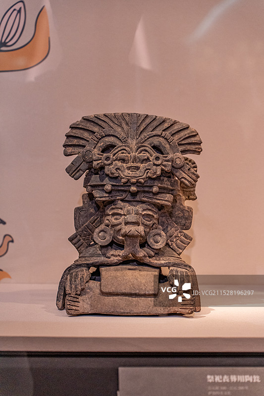 墨西哥国立人类学博物馆文物萨波特克文化祭祀丧葬用陶瓮图片素材