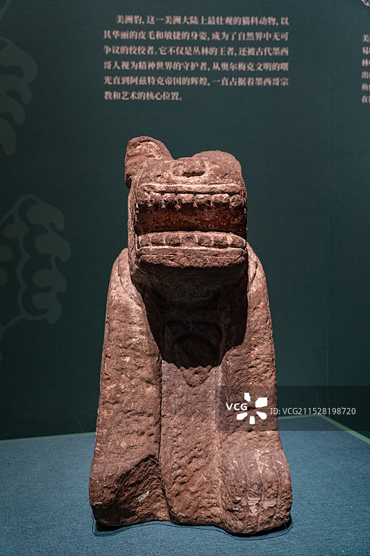 墨西哥国立人类学博物馆文物托尔特克文化豹形石雕旗座图片素材