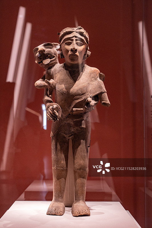 哈拉帕人类学博物馆文物韦拉克鲁斯中部文化肩负美洲豹的人俑图片素材