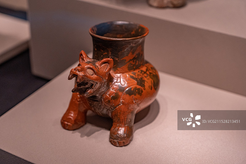 墨西哥国立人类学博物馆文物托尔特克文化化身美洲豹战士纹陶罐图片素材