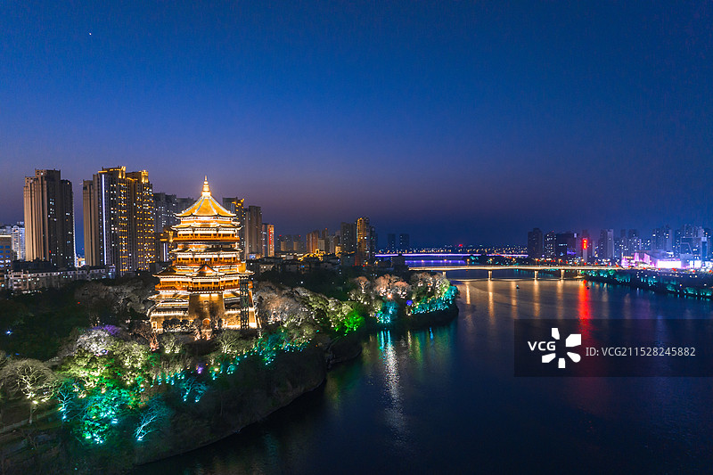 鹰潭城市风光天际线北极阁夜景图片素材