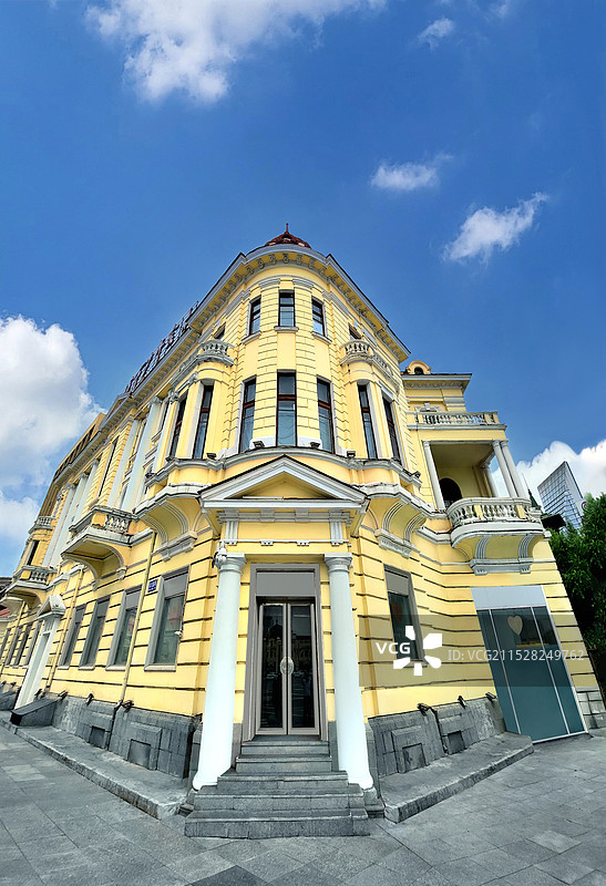 建于1921年文艺复兴风格的建筑哈尔滨原梅耶洛维奇大楼图片素材