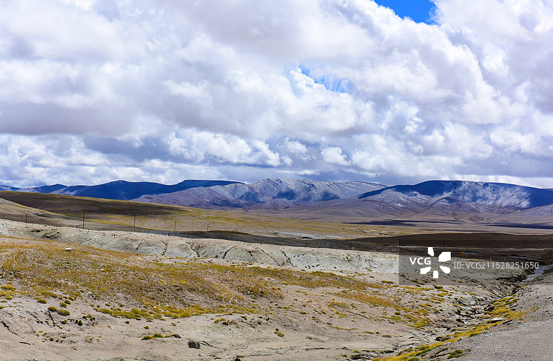 青海省玉树州青藏公路昆仑山世界地质公园昆仑山口航拍图片素材