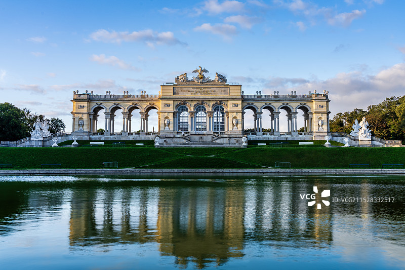 美泉宫早晨图片素材