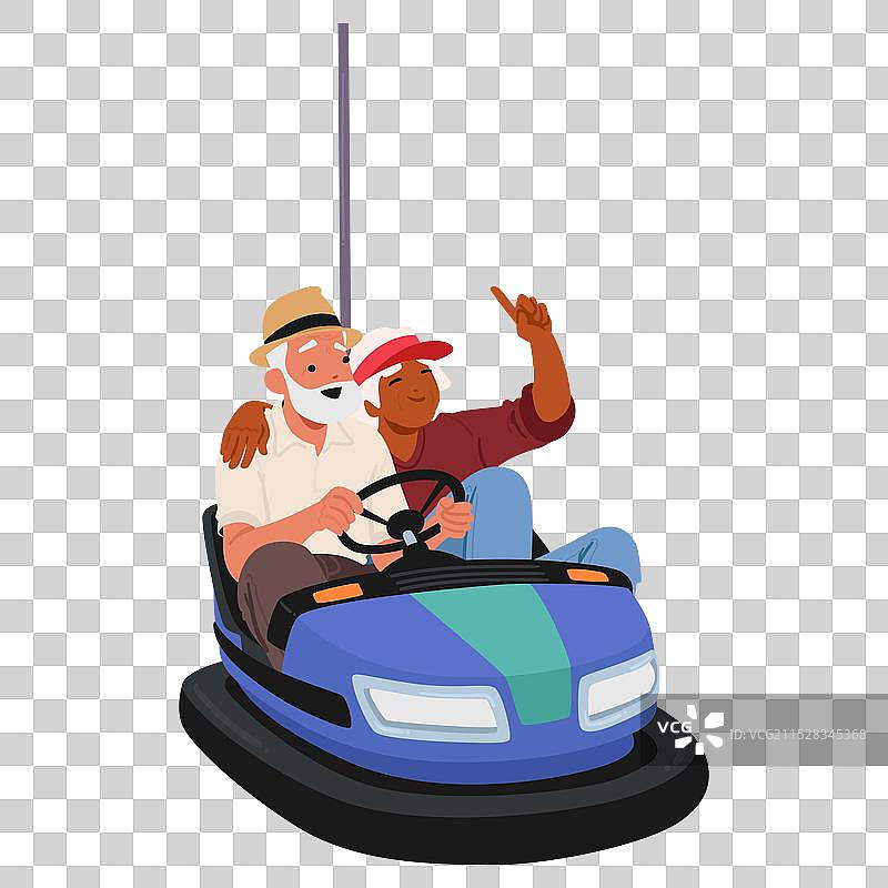 快乐的老年夫妇享受碰碰车的乐趣图片素材