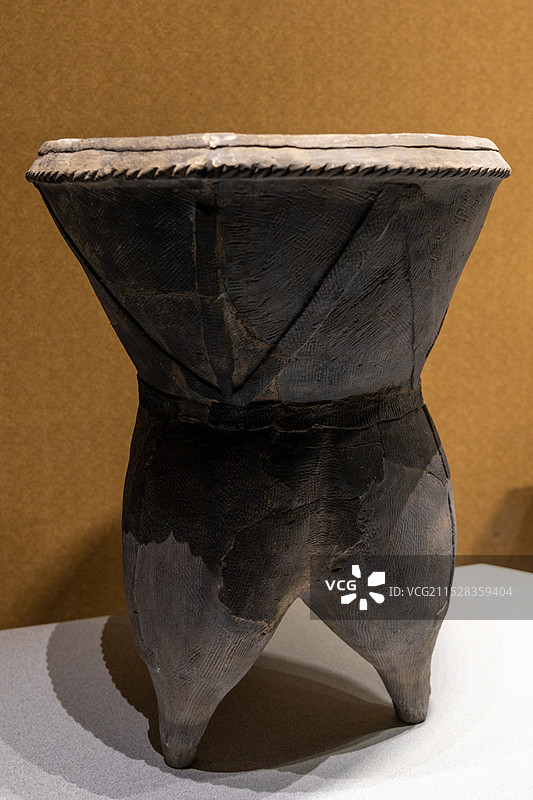 山西博物院展出文物陶甗夏(公元前21世纪-前16世纪)山西省运城市夏县东下冯遗址出土图片素材
