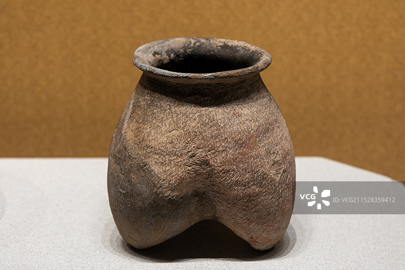 山西博物院展出文物陶鬲夏(公元前21世纪--前16世纪)山西省太原市光社遗址出土图片素材