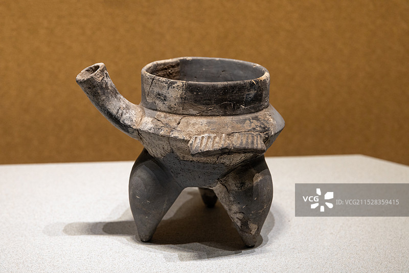 山西博物院展出文物陶斝 夏(公元前21世纪--前16世纪)山西省太原市狄村遗址出土图片素材