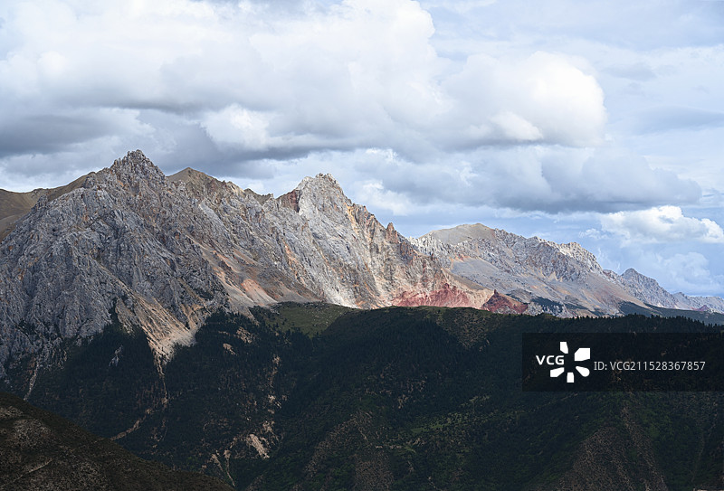 横山云断图片素材
