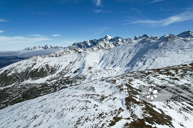 川西松潘岷山主峰雪宝顶图片素材