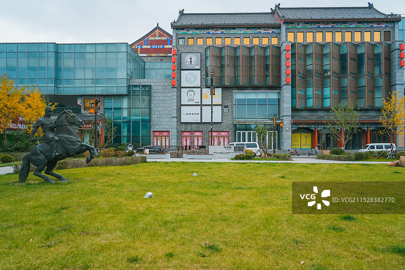 努尔哈赤雕塑和沈阳井字城遗址 沈阳方城文化旅游区图片素材