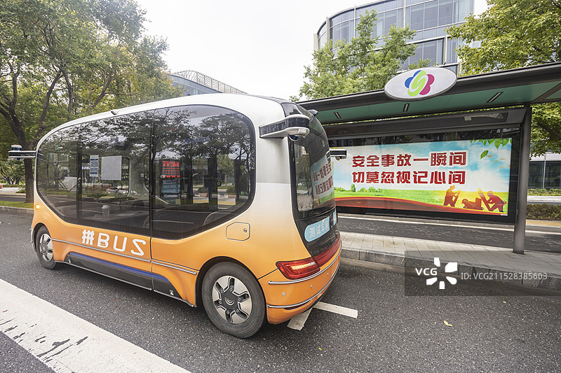 智联网无人驾驶公交车图片素材