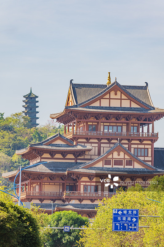 柳州窑埠古镇龙城阁与蟠龙山蟠龙塔图片素材