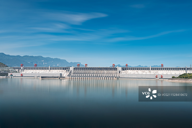 平静的山峡大坝图片素材