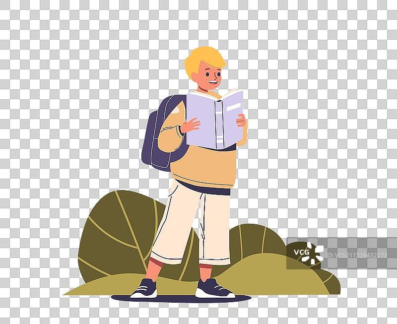 小男孩在户外阅读一本书图片素材