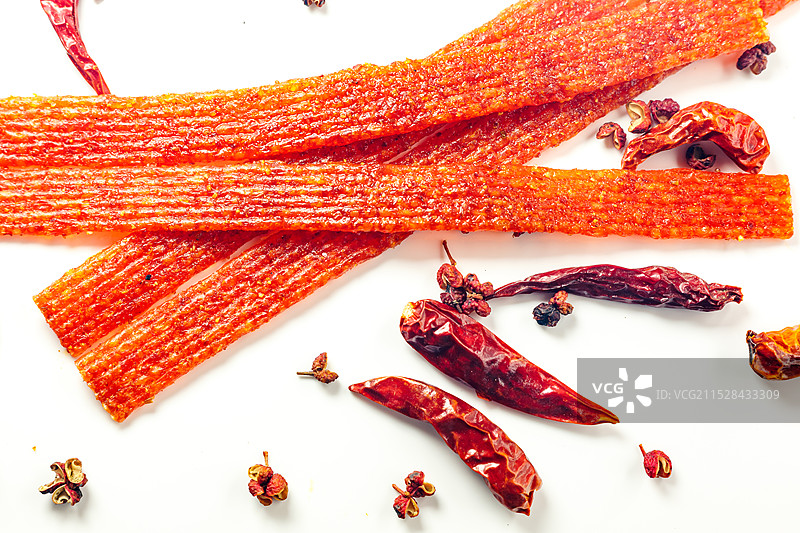 辣条 白色背景上的辣条面筋 美食零食小吃  免抠静物特写图片素材