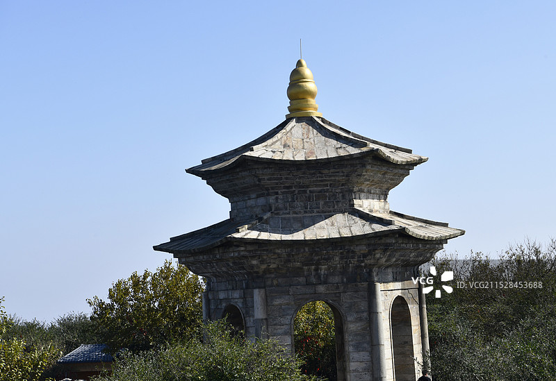 全国最大全石结构亭：江苏连云港云台山迎曙亭图片素材