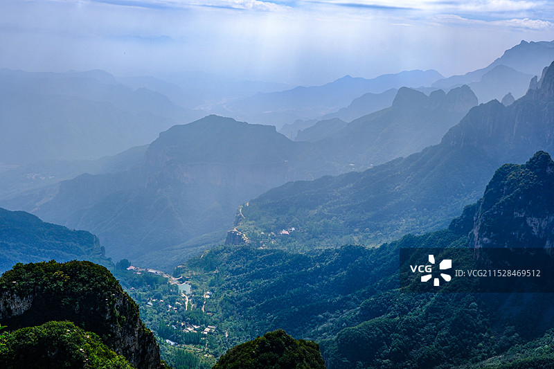 中国山西省晋城市临川县古郊乡 中国南太行 王莽岭景区，观日台，散花台，路漫漫， 4A级景区图片素材