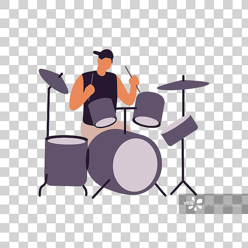 音乐艺术家在鼓组上演奏，手持鼓棒图片素材