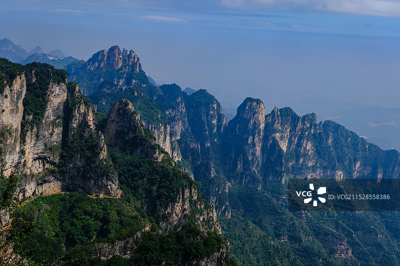 中国山西省晋城市临川县古郊乡 中国南太行 王莽岭景区，小太行，路漫漫，玻璃观景台，王莽岭游客中心，图片素材