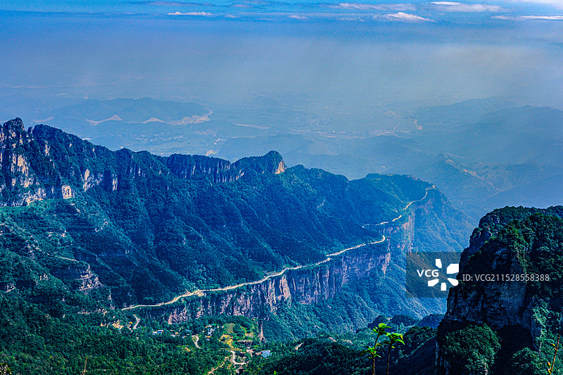 中国山西省晋城市临川县古郊乡 中国南太行 王莽岭景区，小太行，路漫漫，玻璃观景台，王莽岭游客中心，图片素材