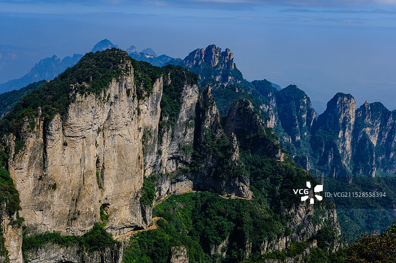 中国山西省晋城市临川县古郊乡 中国南太行 王莽岭景区，小太行，路漫漫，玻璃观景台，王莽岭游客中心，图片素材