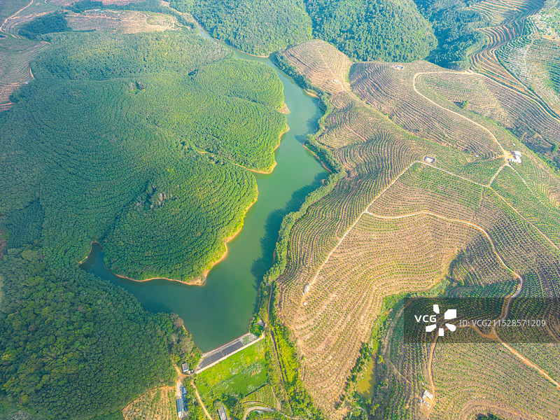 航拍山间水库自然风光图片素材