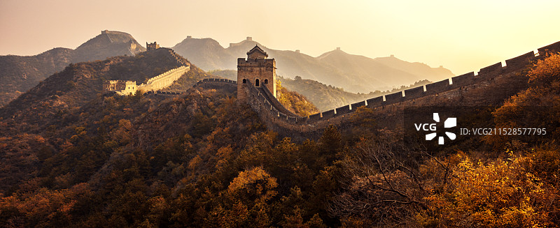 长城巨龙舞金秋图片素材