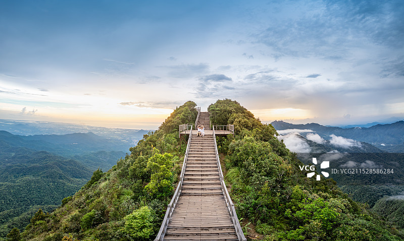 海南省乐东县尖峰岭国家森林公园热带雨林全景航拍图片素材