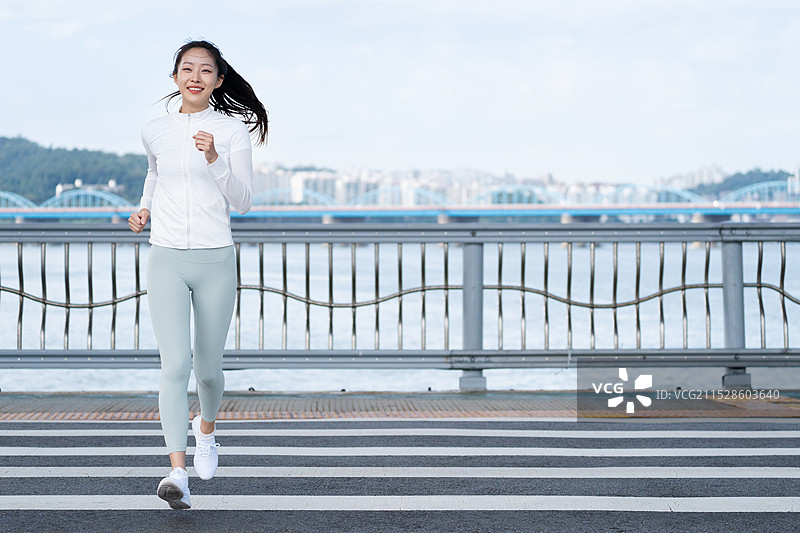 运动休闲，女性，健康，热身，跑步，锻炼图片素材