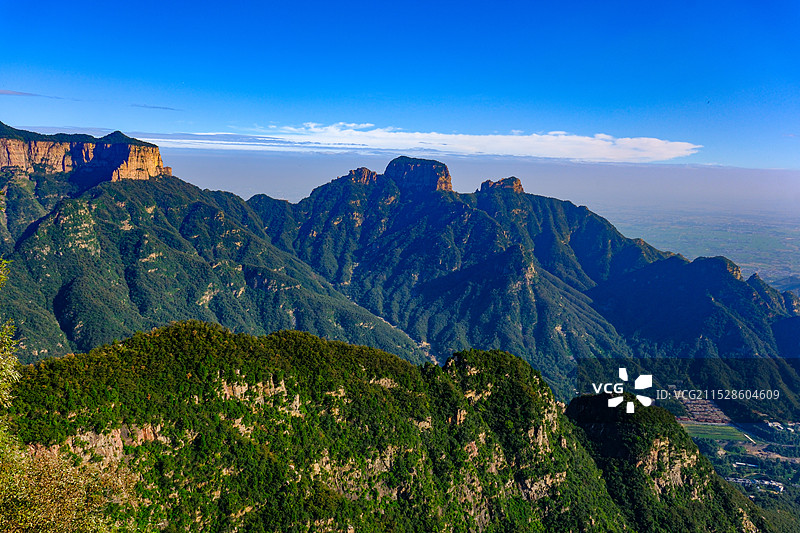 中国河南新乡市辉县天界山景区，廻龙天界山，天界山清风关，老爷顶，廻龙挂壁公路， 中国南太行，图片素材