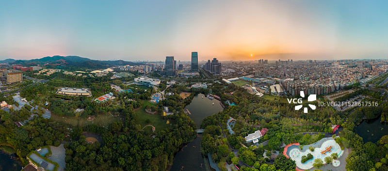 360度环绕航拍绿地中心、广州市儿童公园、白云新城傍晚全景图片素材