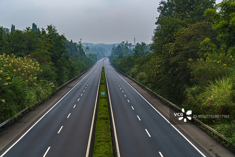 无人高速公路弯道图片素材