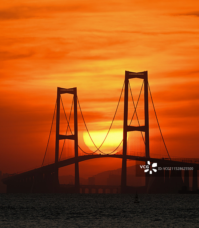 深中通道悬日图片素材