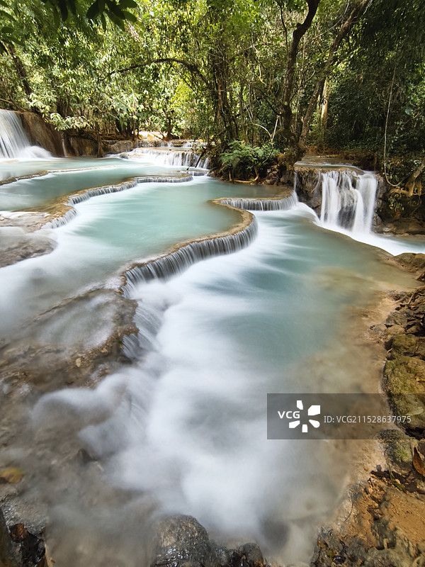 琅勃拉邦关西瀑布图片素材