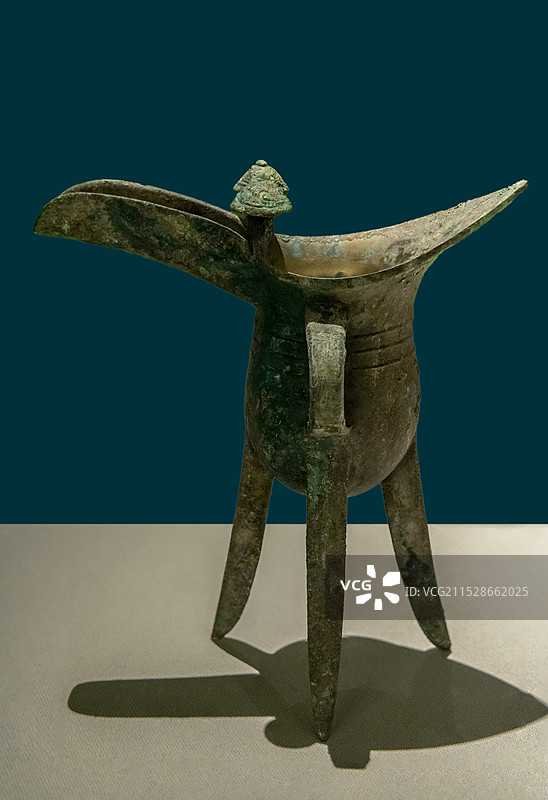 北京民生现代美术馆“早期中华文明探寻大展”：“舌”爵（商代晚期，荥阳小胡村墓地第28号墓出土）图片素材