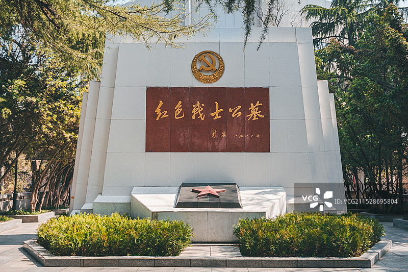 红色战士公墓纪念碑图片素材