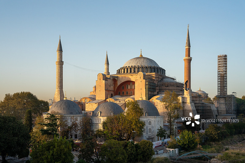 伊斯坦布尔不同时刻的圣索菲亚大教堂图片素材
