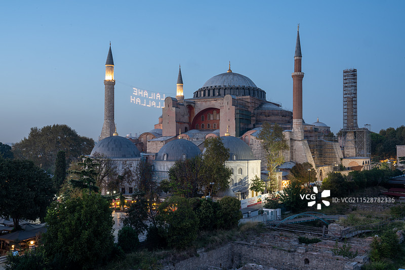 伊斯坦布尔不同时刻的圣索菲亚大教堂图片素材