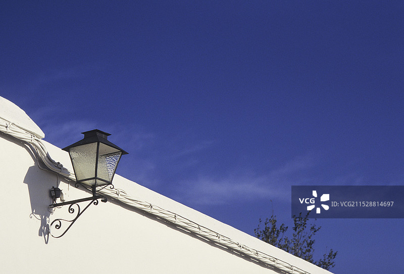 白色墙壁和蔚蓝天空图片素材